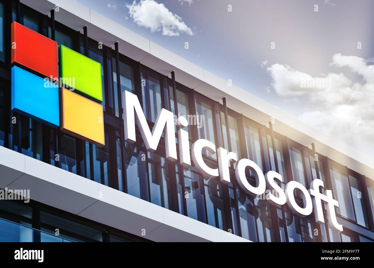 microsoft-headquarters-building-2FM9Y7T