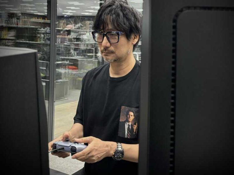 Hideo-Kojima-Death-Stranding-2-WIP-DualSense